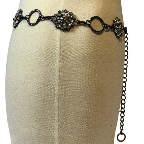 Silver Tone and Gem Chain Belt 80s 90s Vintage 30'" to 42" Whimsical Cocktail - Picture 3 of 10